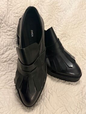 Zinda Black Leather Fringe Loafers